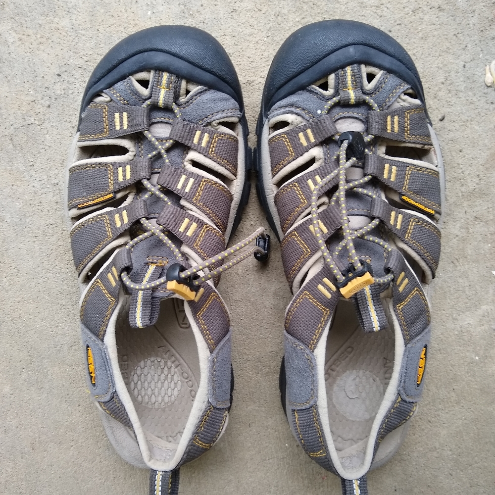 Keen men's/"big kid" size 7 sandals